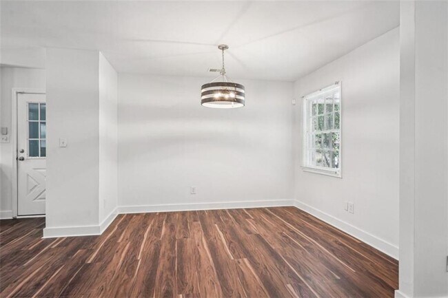 Building Photo - 119 Kelso Dr SW