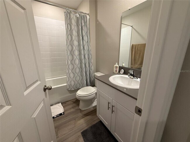 Building Photo - 3464 Dahlia Dr