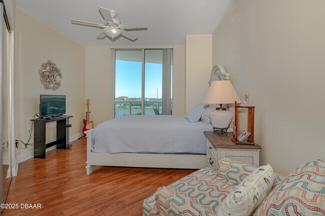 Building Photo - 231 Riverside Dr