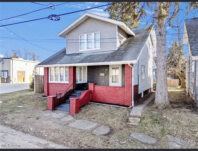 Primary Photo - 3 Bedroom 2 Bath House