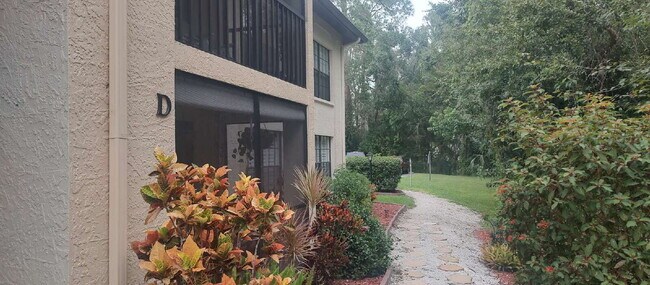 Building Photo - "$200 move in Special. Quite and Peaceful 2-Bed, 2-Bath Condo in Palm Harbor – 1070 Sq Ft."