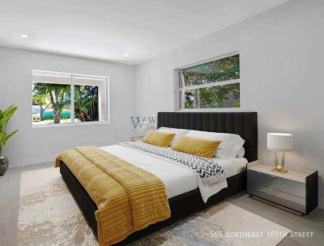 Building Photo - 565 NE 105th St