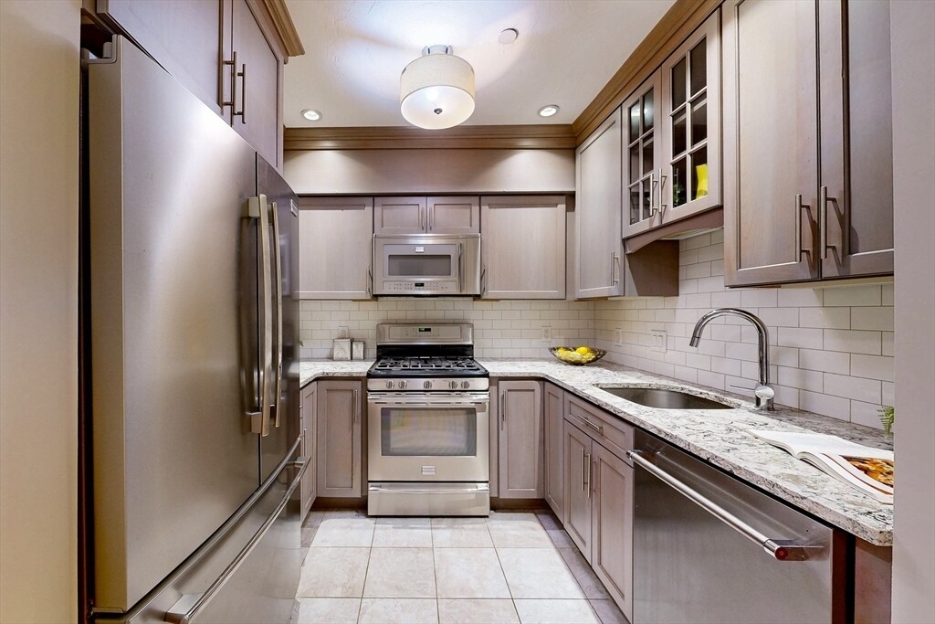 Building Photo - 111 W 8th St