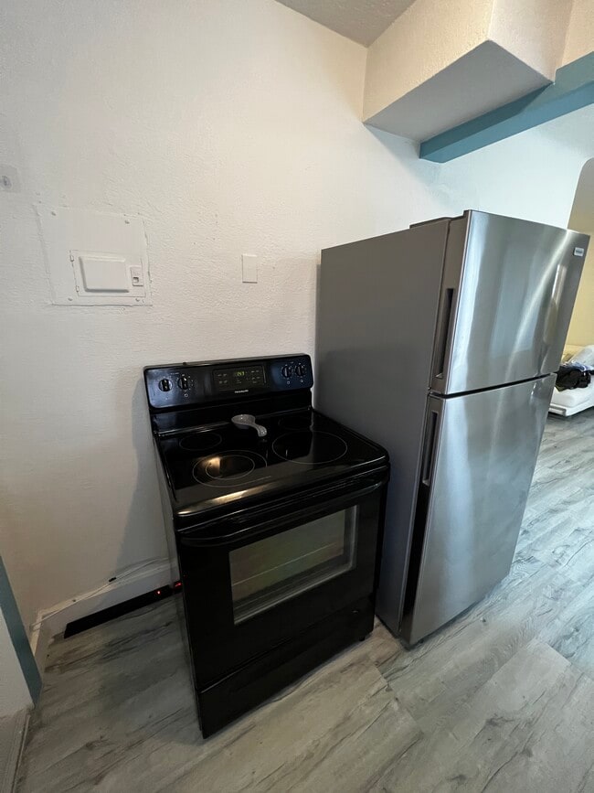 Building Photo - 2114 Biarritz Dr