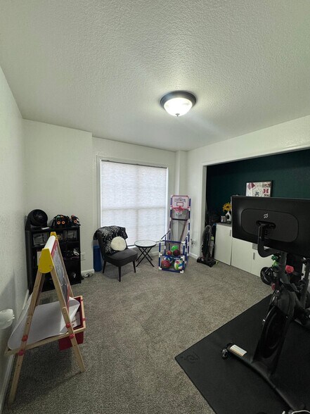 Building Photo - 1036 Freedom Dr