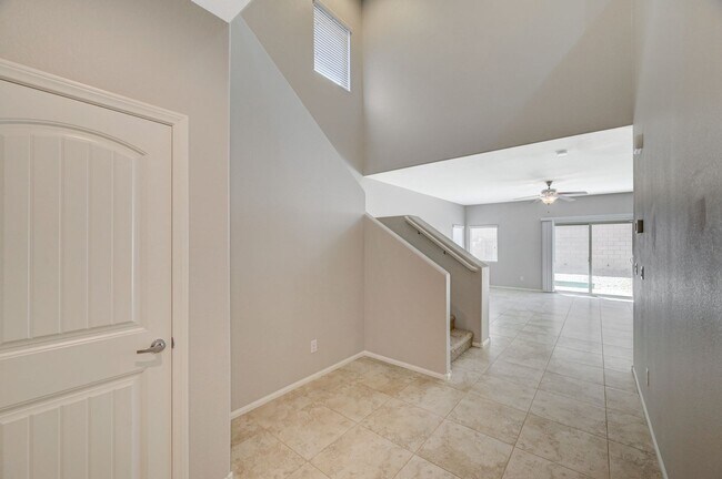Building Photo - Beautiful DR Horton Home in Centennial Hil...