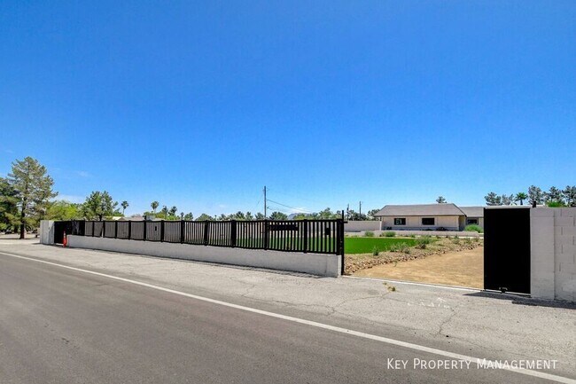 Building Photo - 3962 Euclid St