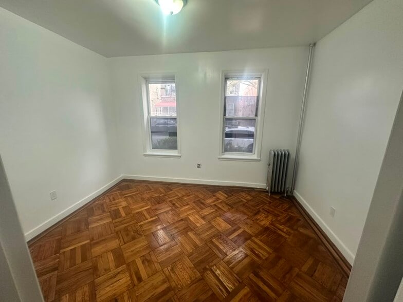 Building Photo - 112 E 95th St