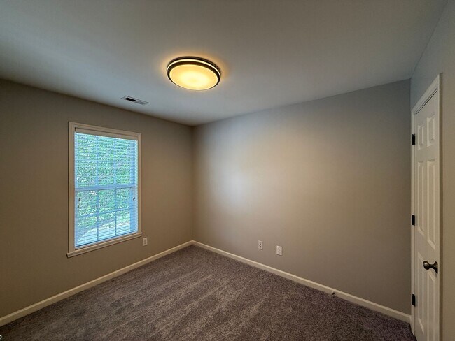 Building Photo - 2403 Mid Salem Dr