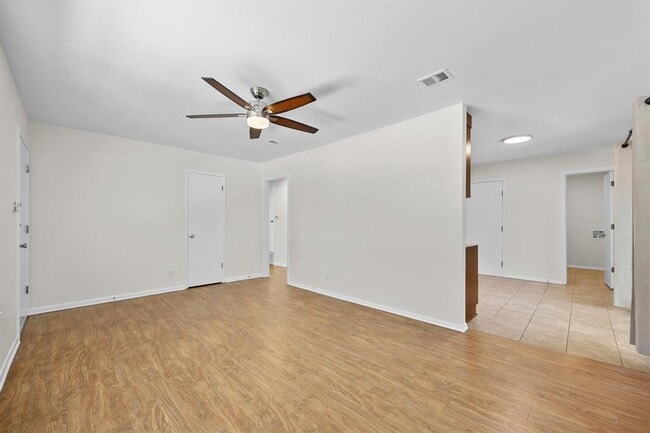 Building Photo - 8600 Hathaway Dr