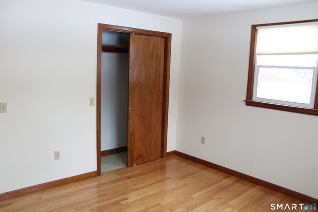 Building Photo - 14 Knollwood Dr