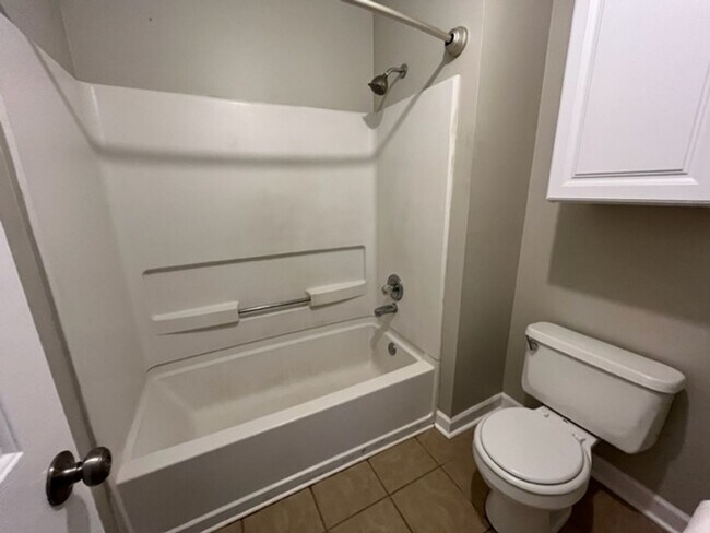 Building Photo - Renovated 3 Bedroom 2 Bath Home with 2 Car...