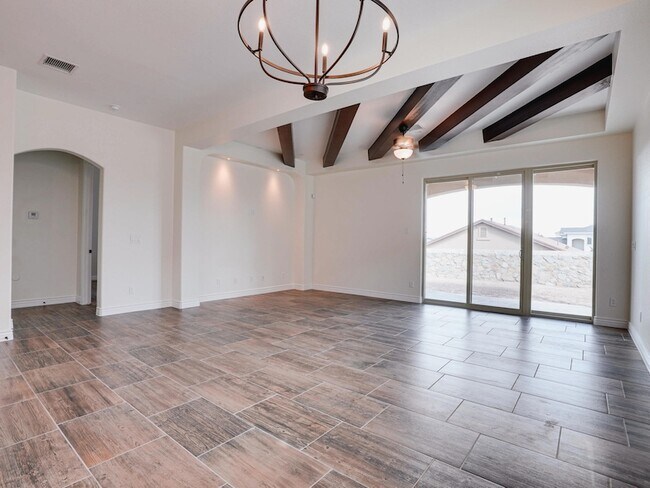 Building Photo - 392 Frodsham St