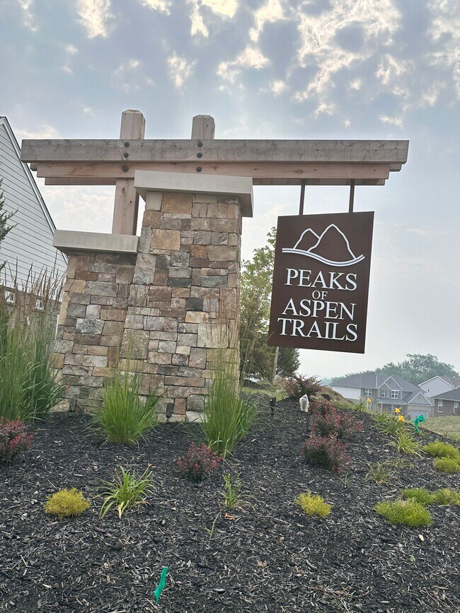 Building Photo - 5011 S Castle Ct
