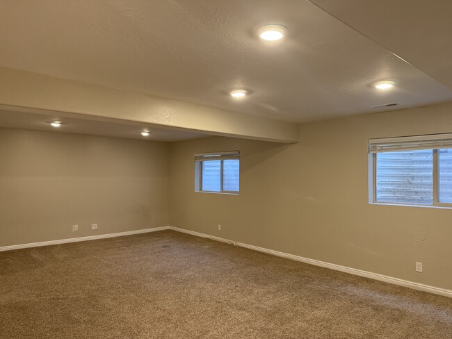 Building Photo - 7691 Willow Walk Ln