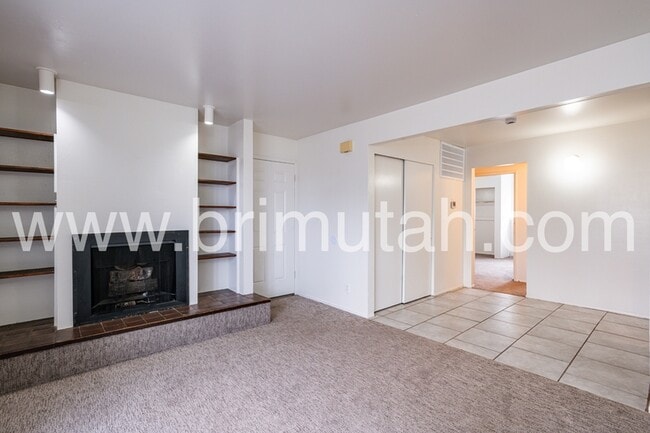 Building Photo - 292 100 E