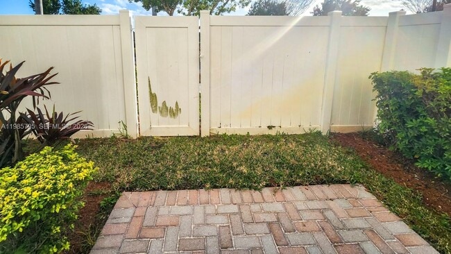 Building Photo - 470 NE 194th Terrace