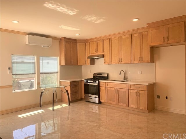 Building Photo - 1005 E Broadway