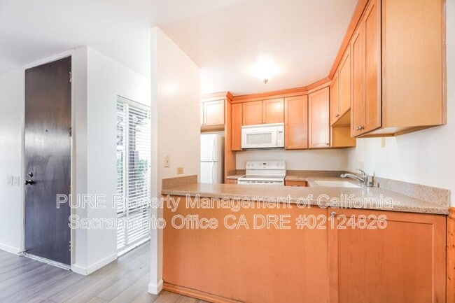 Building Photo - 2229 Woodside Ln