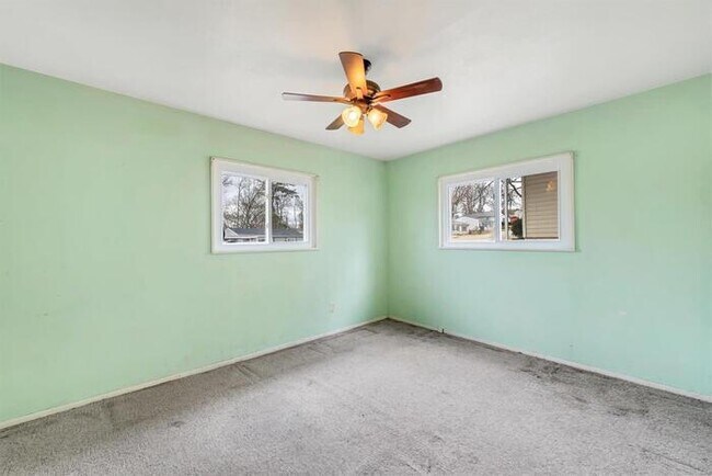 Building Photo - Fantastic 3bd/2ba home! Coming soon!