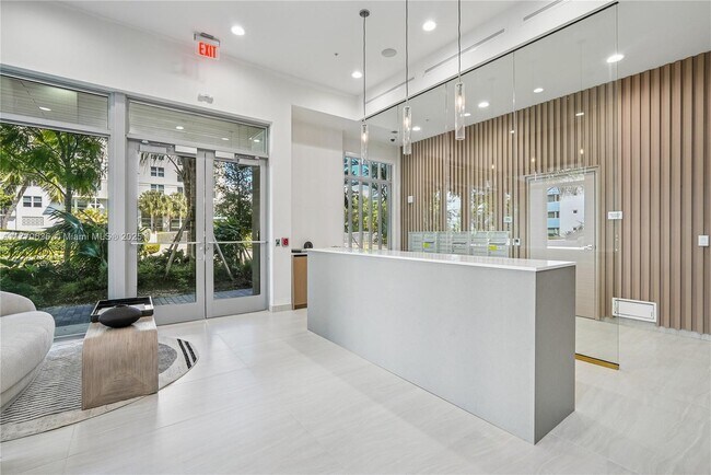 Building Photo - 10281 W Bay Harbor Dr