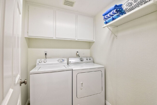 Building Photo - "Spacious 4-Bedroom Retreat in Rancho Carrillo Carlsbad: 2.5 Baths & 2,113 Sq. Ft. of Comfort!"