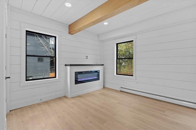 Building Photo - 109 School St