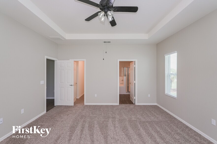 Building Photo - 1970 Country Manor St