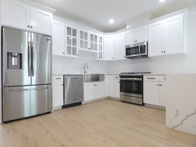 Building Photo - 5346 Lexington Ave