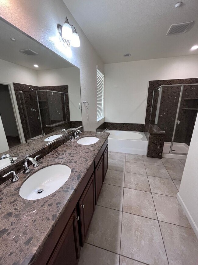 Building Photo - BEAUTIFUL FOUR BEDROOM HOME IN WESTPARK!!
