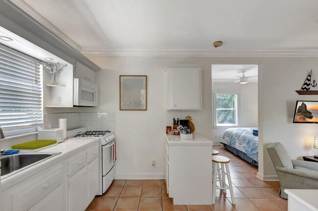 Building Photo - 2800 Broadway