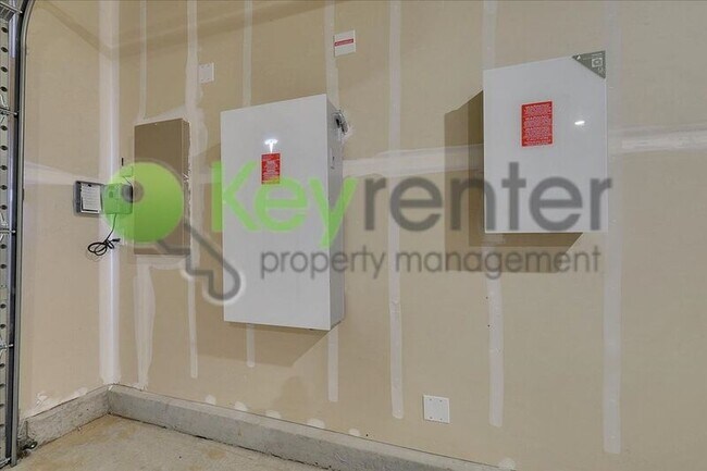 Building Photo - 2061 Hesperian Dr
