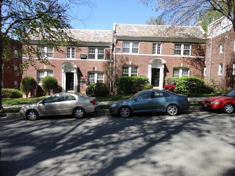 Building Photo - 4025 Davis Pl NW