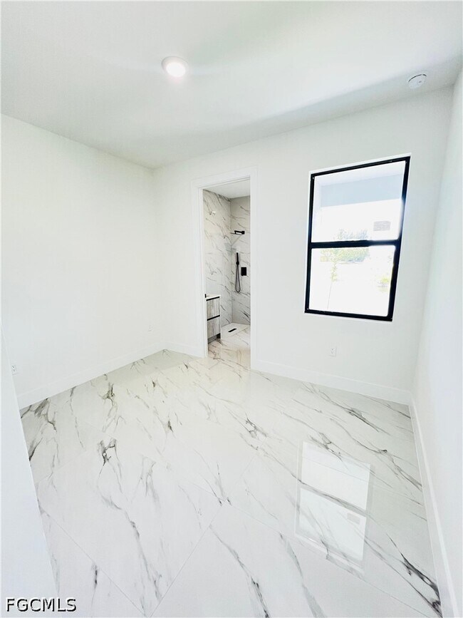 Building Photo - 1422 NE 20th St