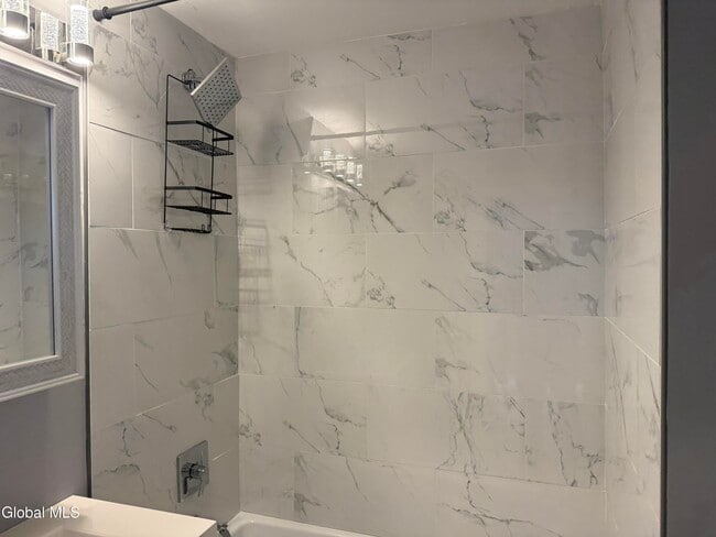 Building Photo - 5 Broadway