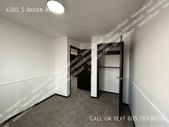 Building Photo - 4201 S Arden Ave