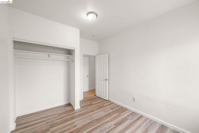 Building Photo - 400 Bissell Ave