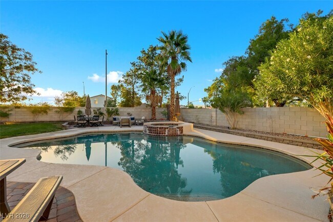 Building Photo - 9495 Vieno Canyon St