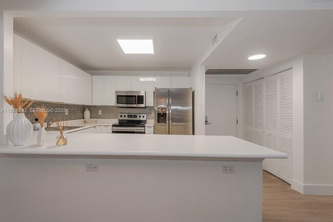 Building Photo - 2301 Collins Ave