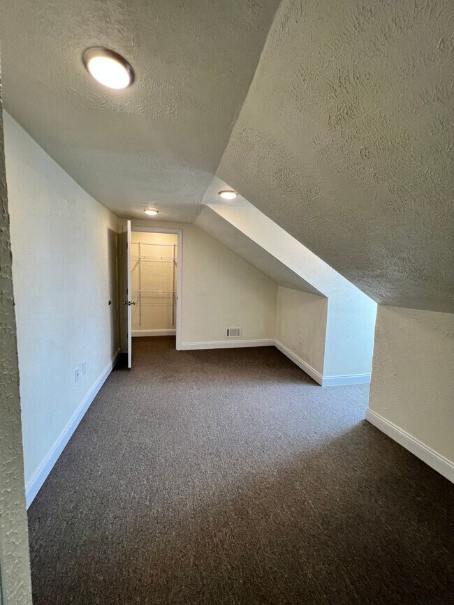 Building Photo - 1408 Fernleaf St