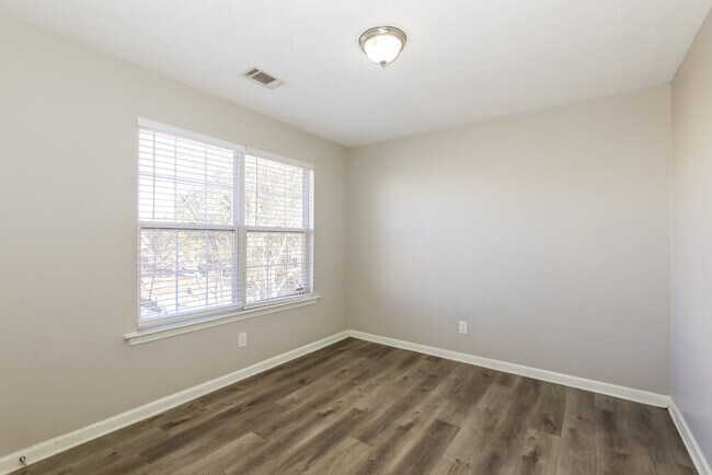 Building Photo - 1423 Buckingham Ct