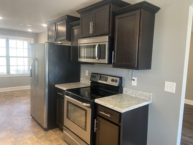 Building Photo - Sweet 3 bed 2 bath.  No Backyard Neighbors.