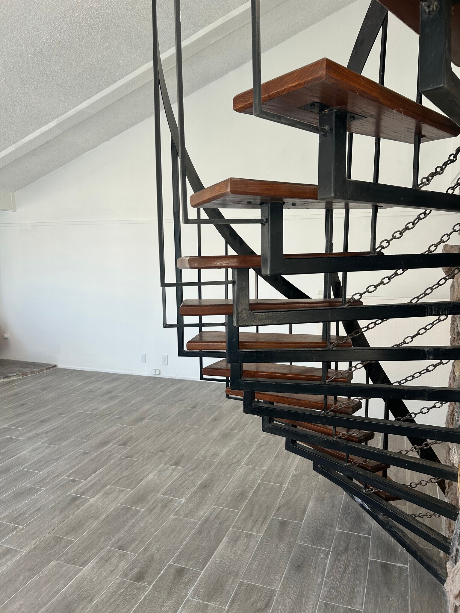 Building Photo - 244 Melrose Dr