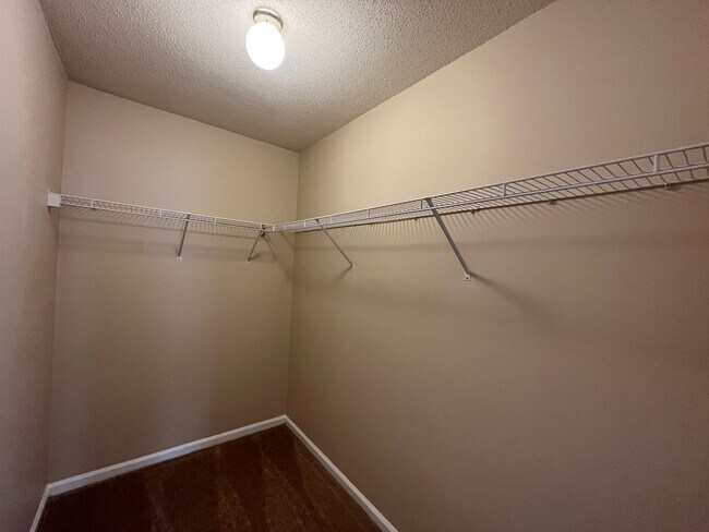 Building Photo - 3 Bedroom, 2 Bathroom Home in Kings Charter