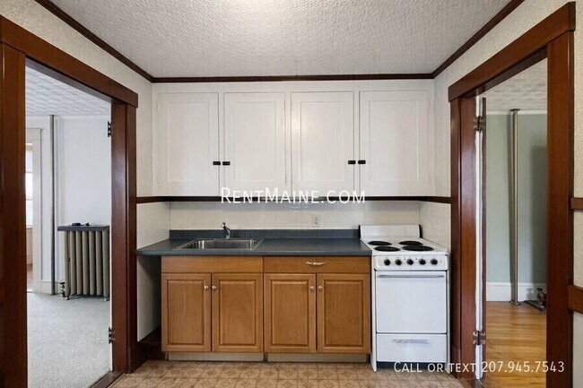 Building Photo - 148 Essex St