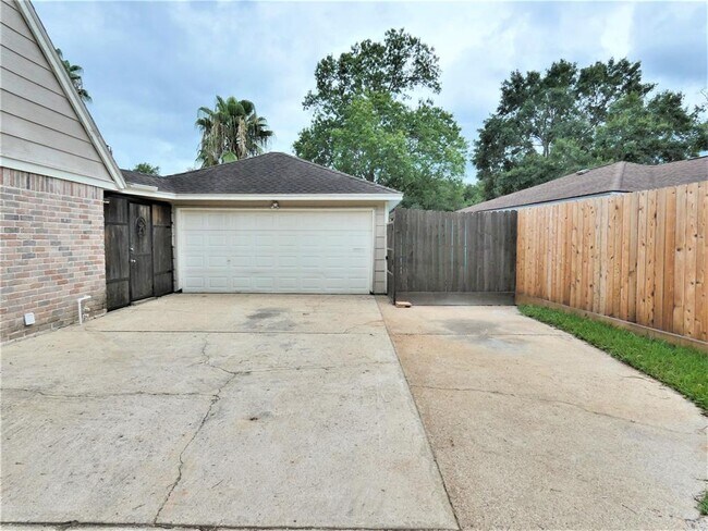 Building Photo - 7511 Renmark Ln