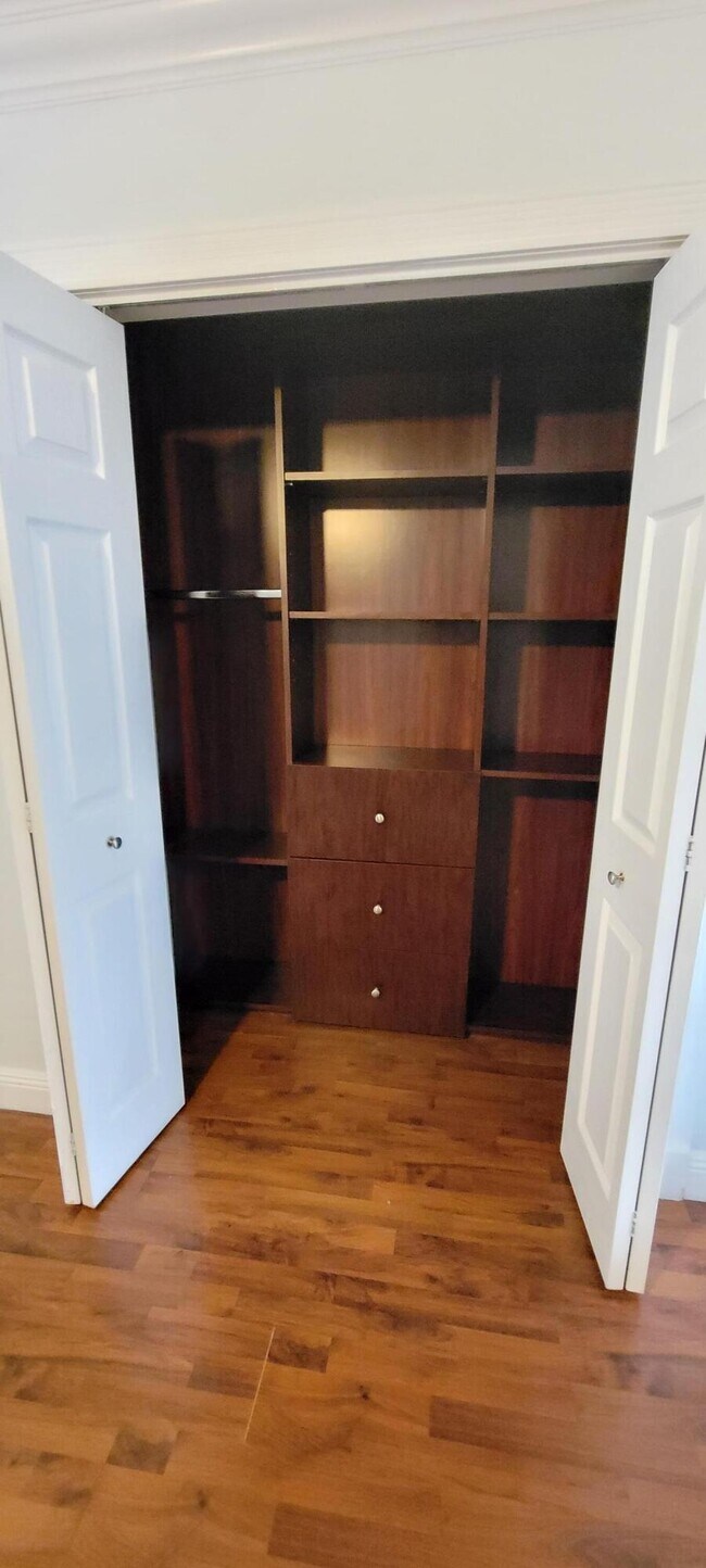 Building Photo - 421 NE 1st St