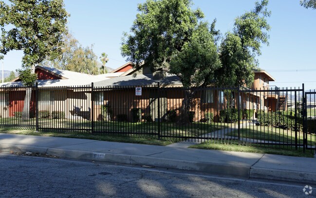 Primary Photo - 2159 N Guthrie St