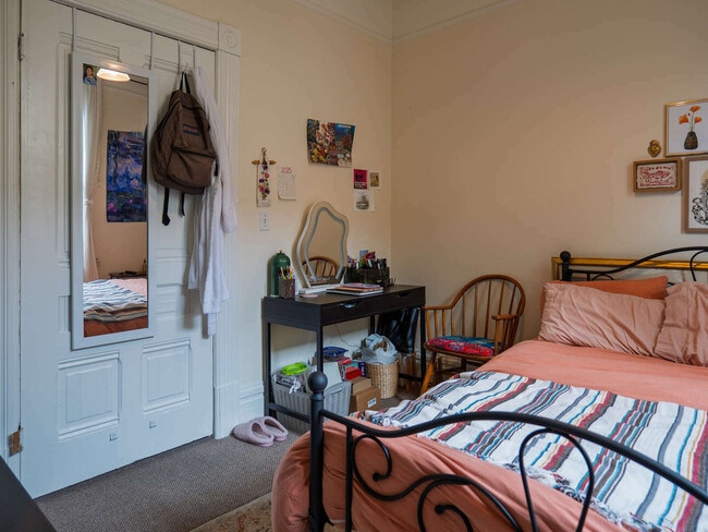 Building Photo - 1934 Stuart St