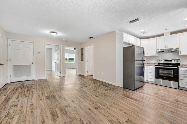 Building Photo - Charming 2 bedroom blending style and functionality